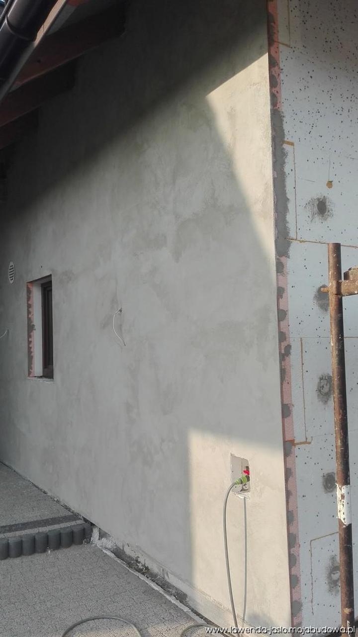 Zatapianie siatki na styropianie