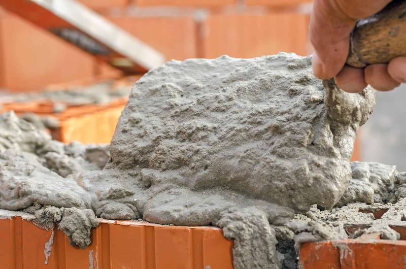 Ile litrów zaprawy murarskiej uzyskasz z 25 kg worka? Sprawdź, aby uniknąć błędów!