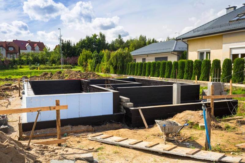 Jak dobrać odpowiednią grubość styroduru na fundamenty? Kluczowe informacje, które warto znać