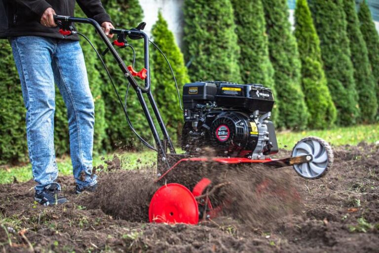Jak dopasować moc glebogryzarki spalinowej do powierzchni uprawianego terenu?