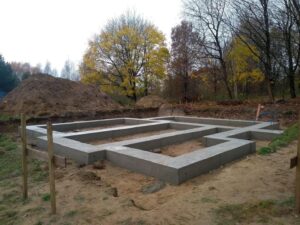 Ile tak naprawdę kosztują fundamenty pod dom 150m2? Odkryj ukryte wydatki!