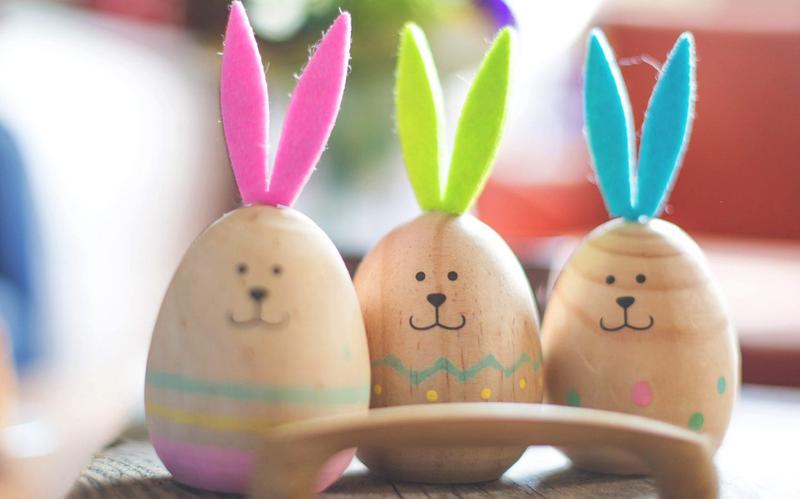 Jak przyozdobić okno na Wielkanoc: papierowe ozdoby krok po kroku