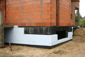 Jak wybrać najlepszy styropian na fundamenty – klucz do efektywnej izolacji?