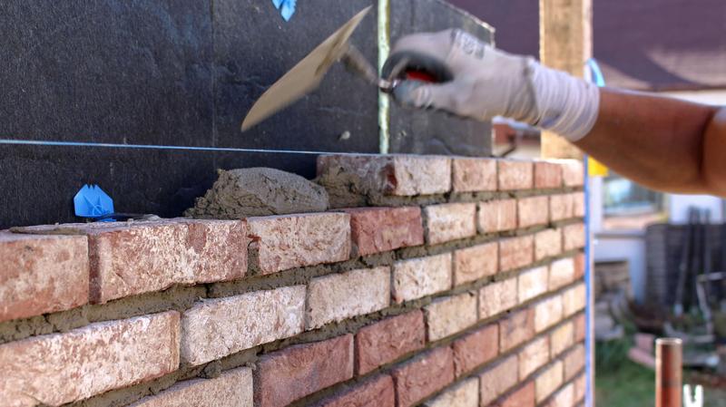Dobór zaprawy do murowania bloczków betonowych