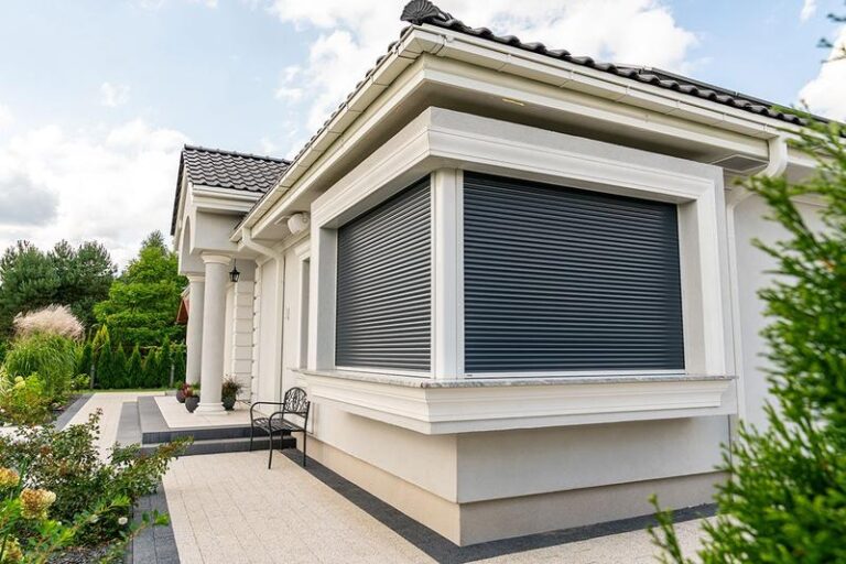 Zabezpiecz swoje okna: Dlaczego rolety antywłamaniowe są konieczne we Wrocławiu?